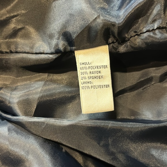 Chaus Size 14 Two Piece Pinstriped Navy Blue Suit EUC - Picture 7 of 8